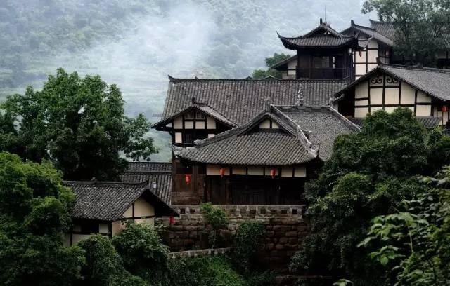 逃离违建房屋8